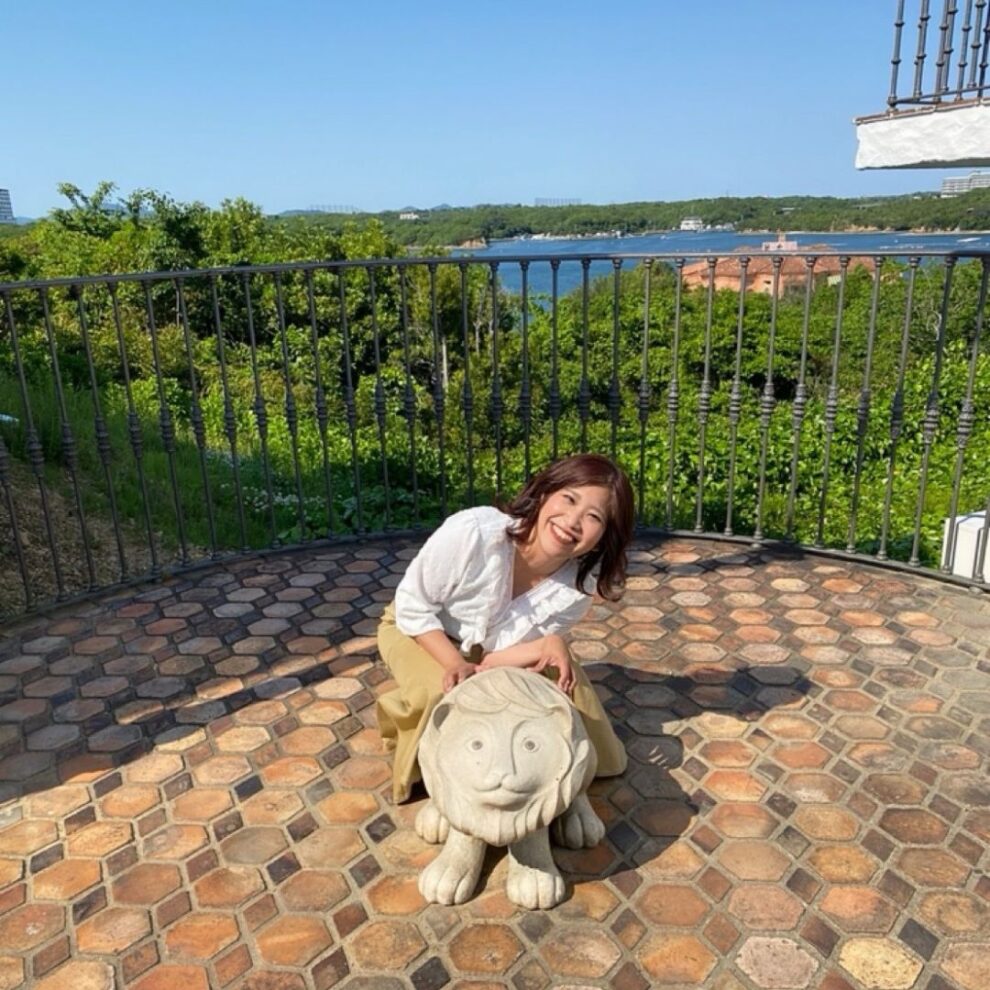 白ベージュ　シンプル　洋服　インスタグラム投稿　正方形 (1)