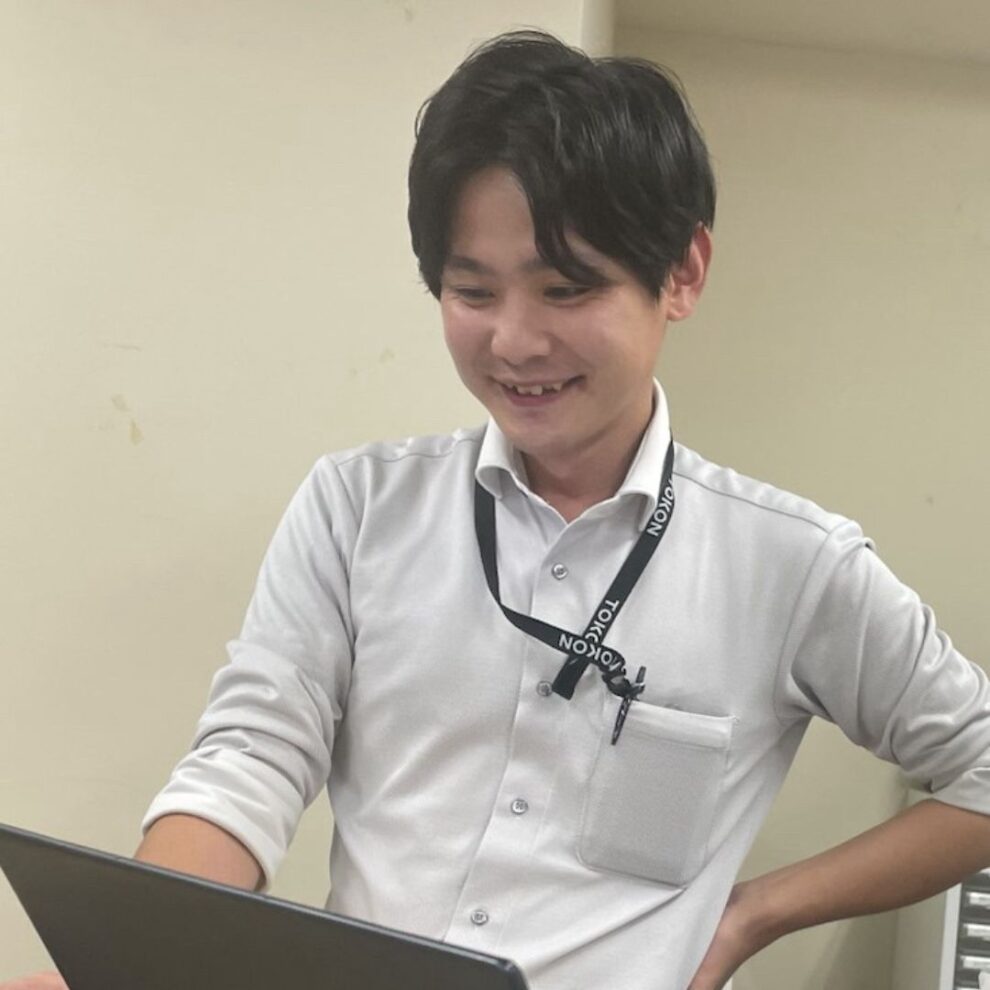 白ベージュ　シンプル　洋服　インスタグラム投稿　正方形 (3)