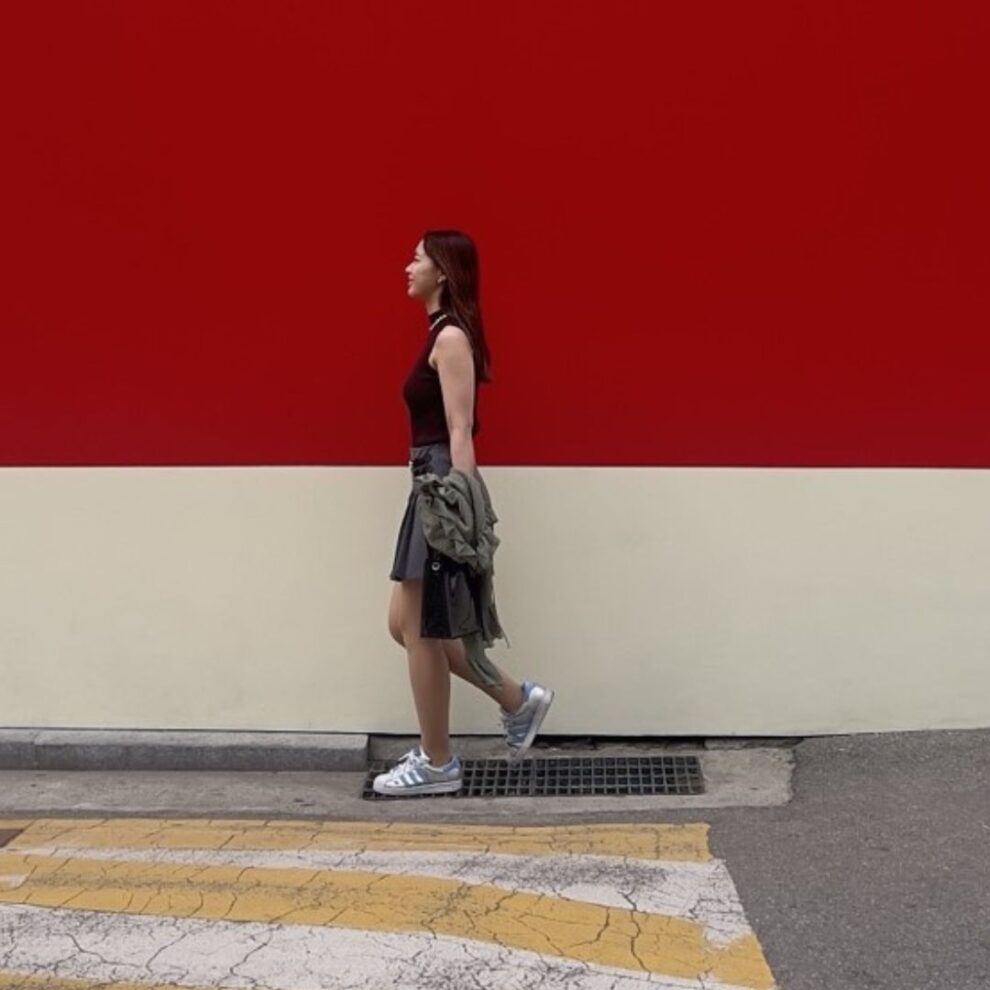 白ベージュ　シンプル　洋服　インスタグラム投稿　正方形 (2)