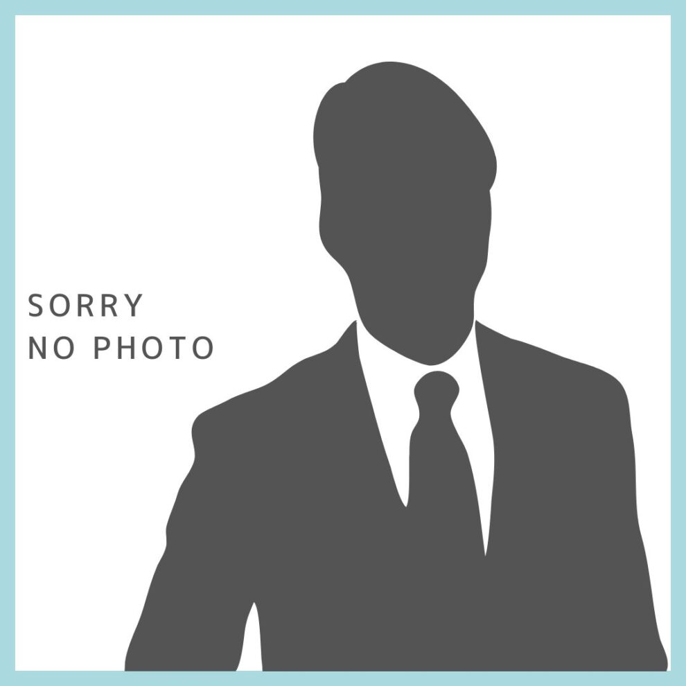 白ベージュ　シンプル　洋服　インスタグラム投稿　正方形 (2)